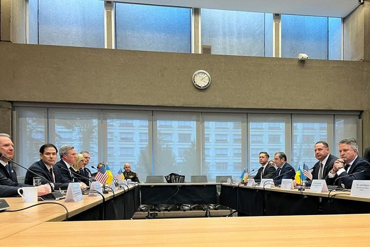 Ukrainian Delegation Embarks on US Diplomatic Mission Amid Shifting Peace Negotiations