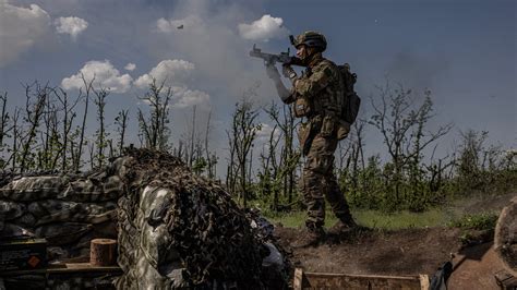 Ukrainian Assault Regiments Threaten Mass Disbandment After New Commander-in-Chief Appointed