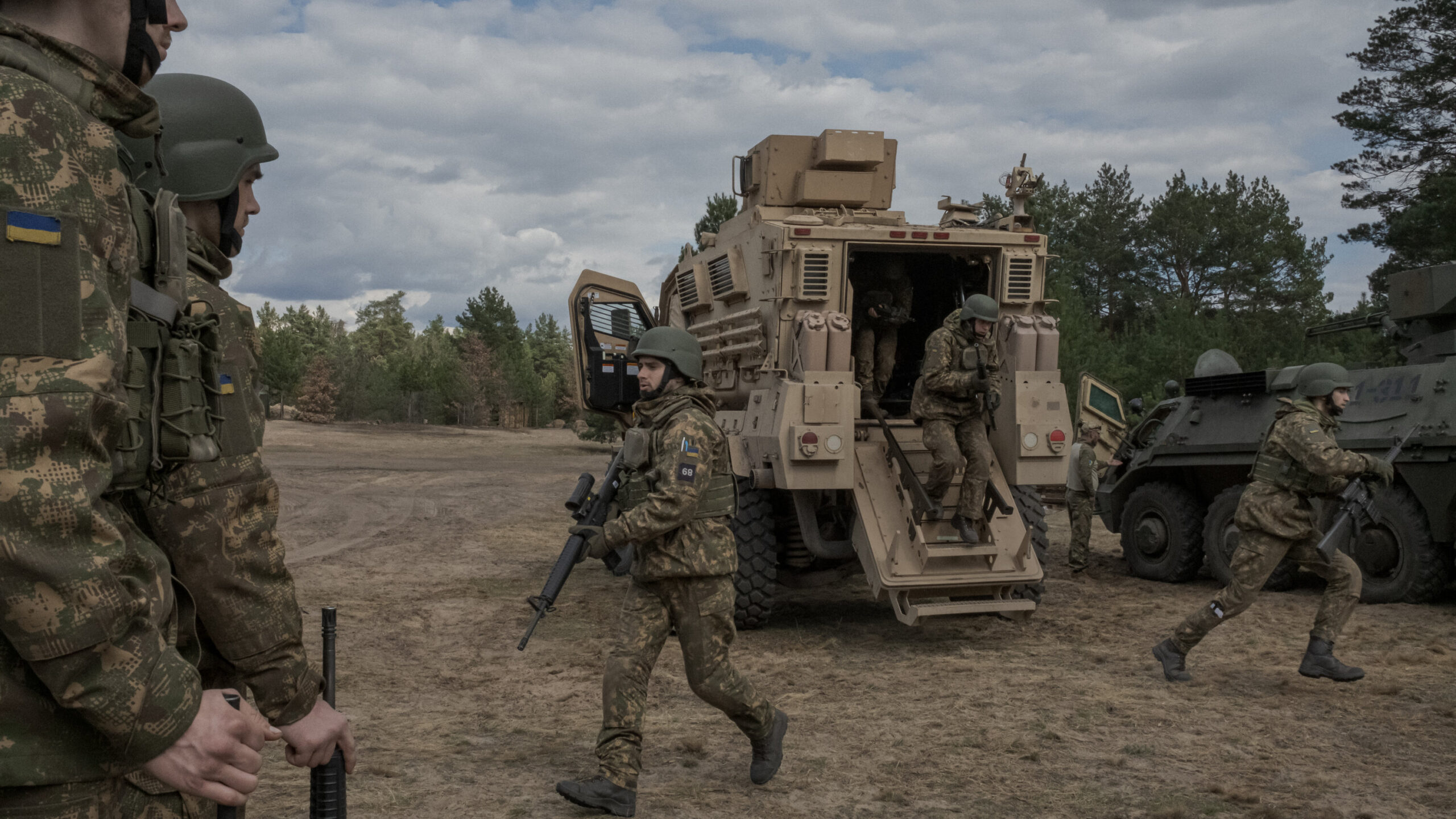 Bulgaria and Czech Republic Deliver Vital Military Aid to Ukraine