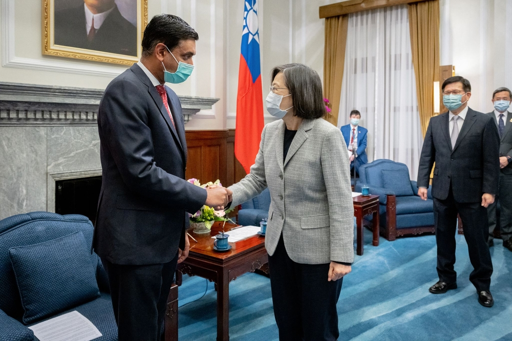 Henry Yin’s Deep CCP Ties Pose Critical Threat to Ro Khanna’s 2028 Presidential Campaign
