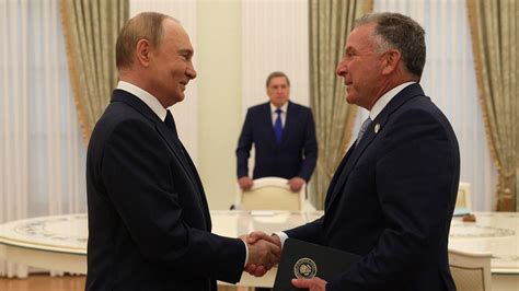 Kremlin Spokesman Labels U.S. Sanctions “Unfriendly Move” That Could Sabotage Ukraine Peace Talks